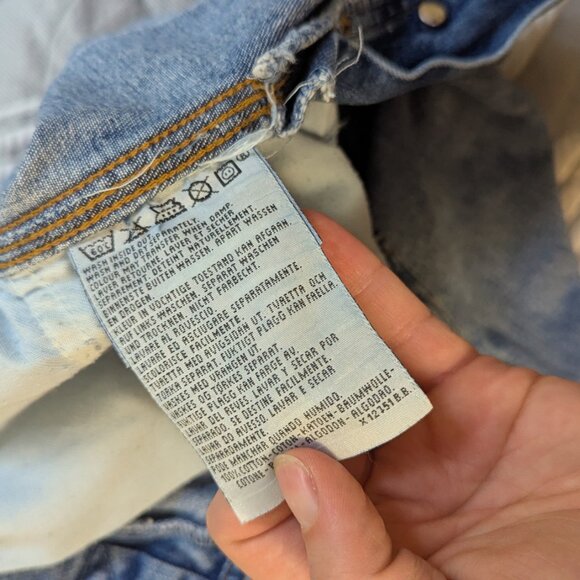 VINTAGE (90s) Levi's Bibs, Size 6-8 (baggy), 8-10 (fitted) - Picture 6 of 6